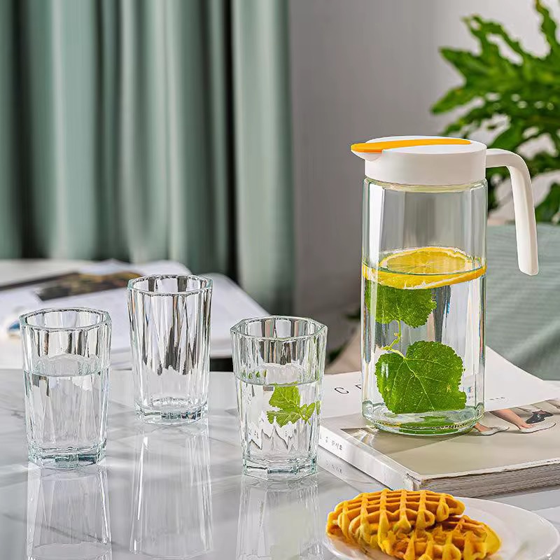 Glass water/juice jug with 4 pcs cups minimalist design with lid 32 oz