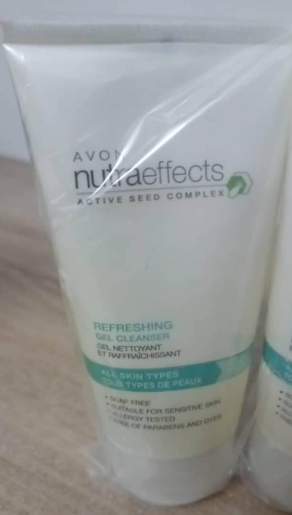 AVON nutraeffects complexe de graines actives exfoliant doux 3 en 1