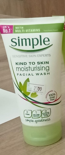 SIMPLE clear skin nettoyant exfoliant équilibrant l'huile 150ml